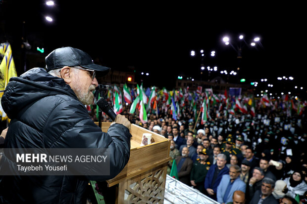 اجتماع شبانه مردم همدان