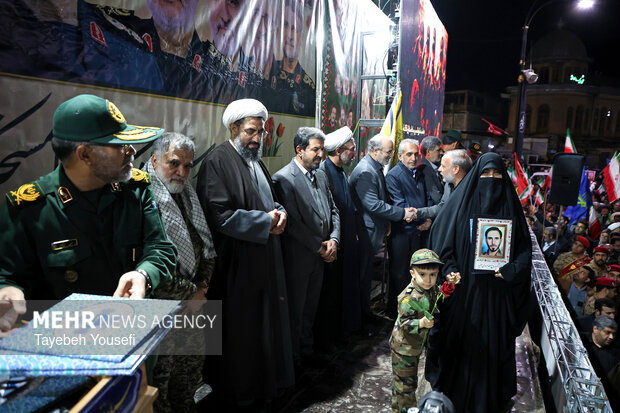 اجتماع شبانه مردم همدان