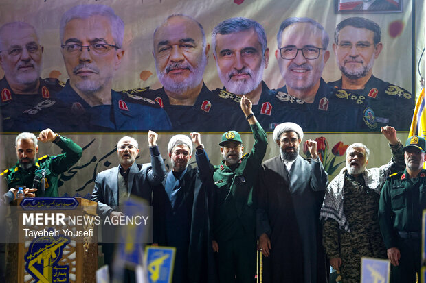 اجتماع شبانه مردم همدان