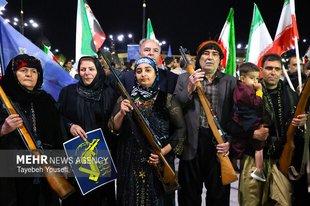 اجتماع شبانه مردم همدان