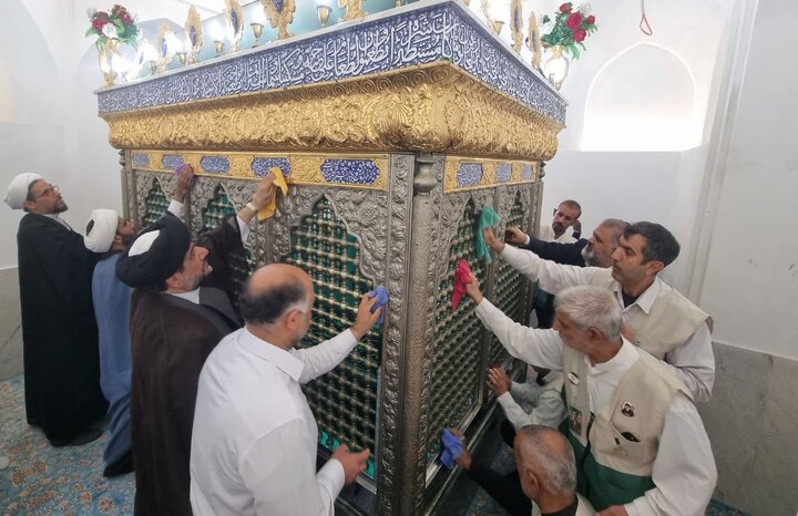 آئین غباروبی آستان مطهر امامزاده سلیمان بن علی (ع) گناوه برگزار شد