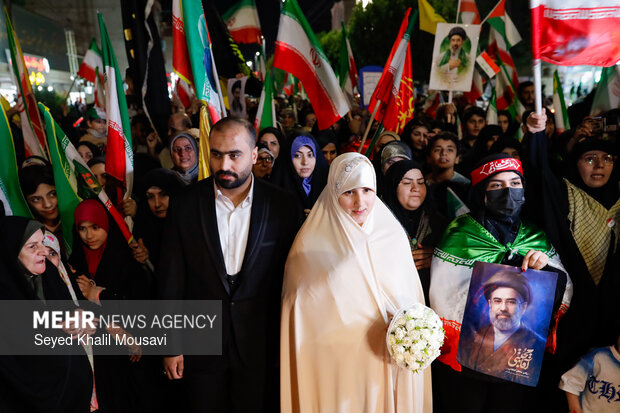 حضور عروس و داماد اهوازی در تجمع مردمی