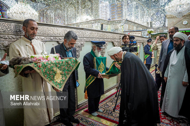 غبارروبی حرم مطهر شاهچراغ (ع)