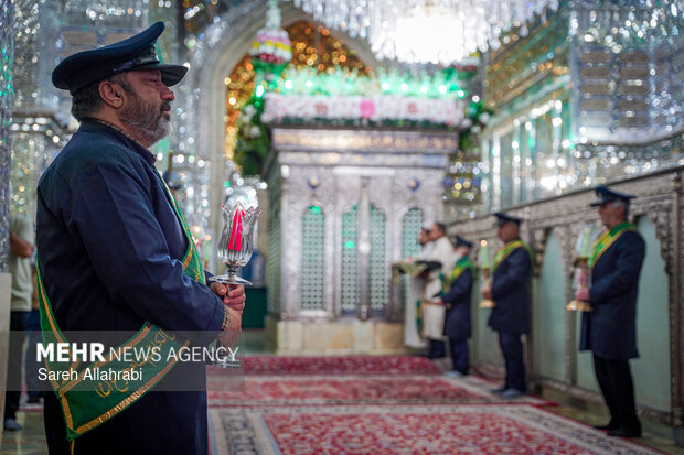 غبارروبی حرم مطهر شاهچراغ (ع)