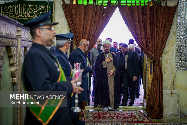 غبارروبی حرم مطهر شاهچراغ (ع)