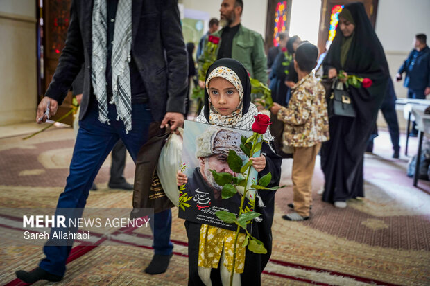 غبارروبی حرم مطهر شاهچراغ (ع)