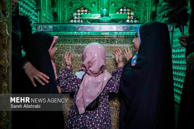 غبارروبی حرم مطهر شاهچراغ (ع)