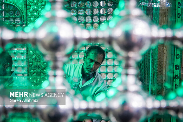 غبارروبی حرم مطهر شاهچراغ (ع)