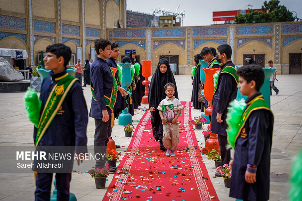 غبارروبی حرم مطهر شاهچراغ (ع)