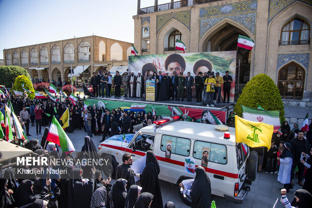 تجمع دختران جانفدا در اصفهان