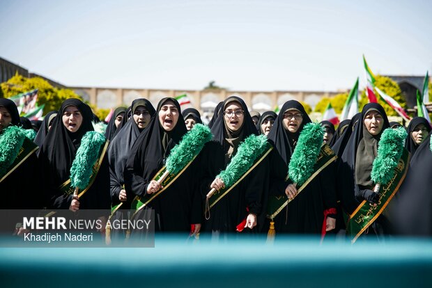 تجمع دختران جانفدا در اصفهان