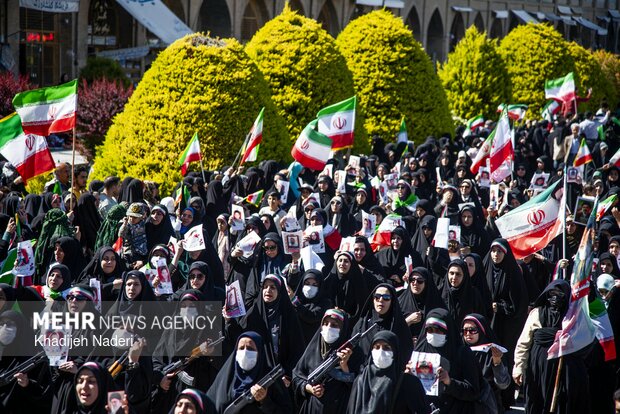 تجمع دختران جانفدا در اصفهان