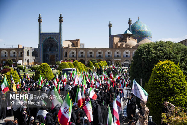 تجمع دختران جانفدا در اصفهان