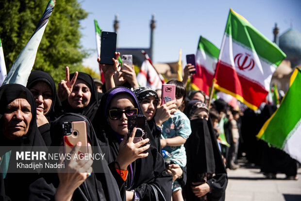 تجمع دختران جانفدا در اصفهان