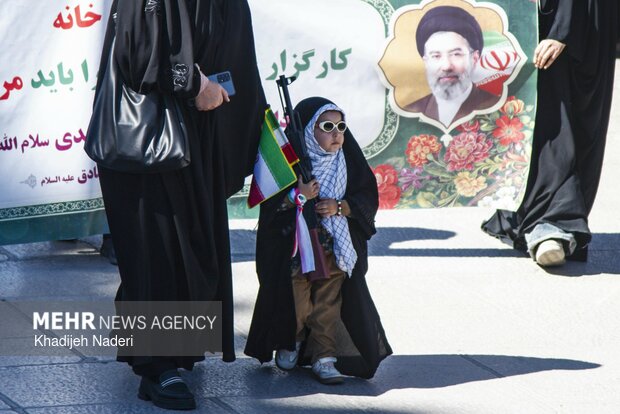 تجمع دختران جانفدا در اصفهان
