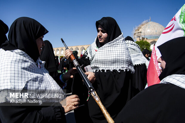 تجمع دختران جانفدا در اصفهان