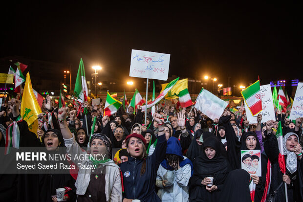 اجتماع حمایت از رزمندگان در مقابله با دشمن آمریکایی - صهیونی