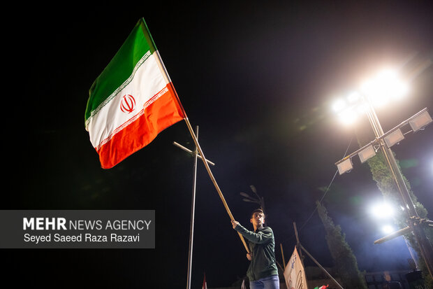 اجتماع حمایت از رزمندگان در مقابله با دشمن آمریکایی - صهیونی