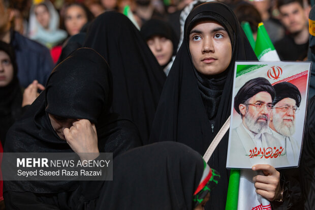 اجتماع حمایت از رزمندگان در مقابله با دشمن آمریکایی - صهیونی