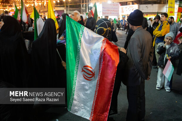 اجتماع حمایت از رزمندگان در مقابله با دشمن آمریکایی - صهیونی