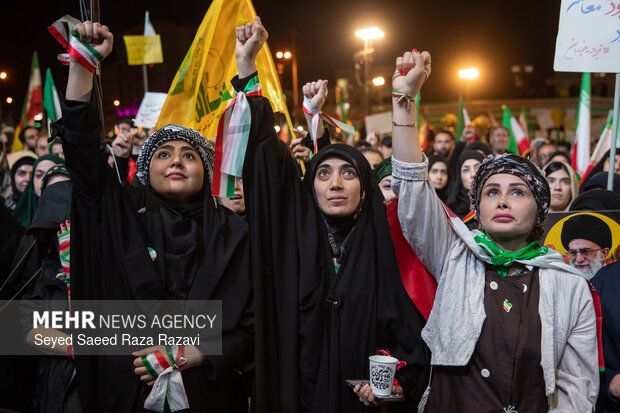اجتماع حمایت از رزمندگان در مقابله با دشمن آمریکایی - صهیونی