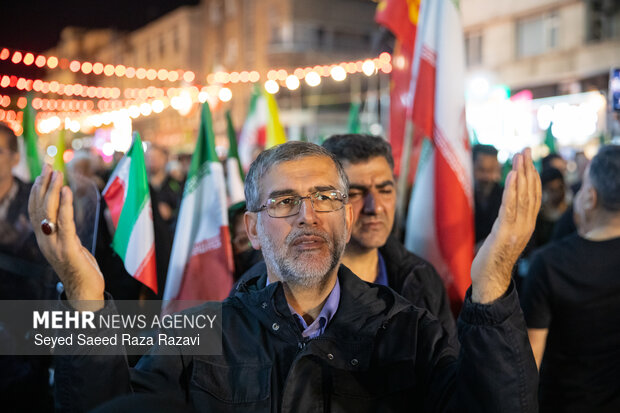 اجتماع حمایت از رزمندگان در مقابله با دشمن آمریکایی - صهیونی