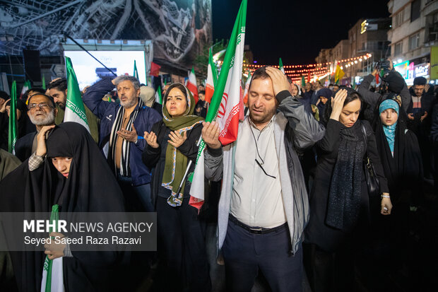 اجتماع حمایت از رزمندگان در مقابله با دشمن آمریکایی - صهیونی