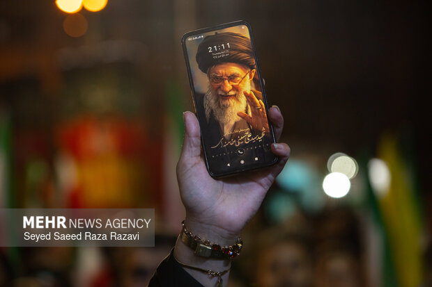 اجتماع حمایت از رزمندگان در مقابله با دشمن آمریکایی - صهیونی