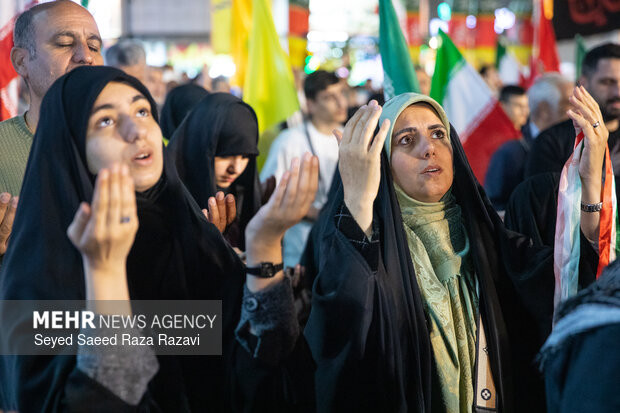 اجتماع حمایت از رزمندگان در مقابله با دشمن آمریکایی - صهیونی