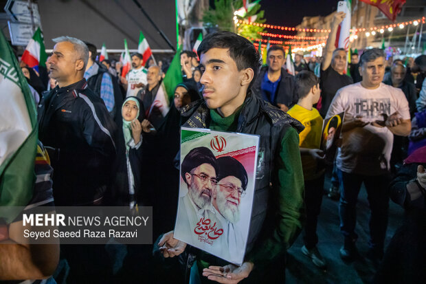 اجتماع حمایت از رزمندگان در مقابله با دشمن آمریکایی - صهیونی