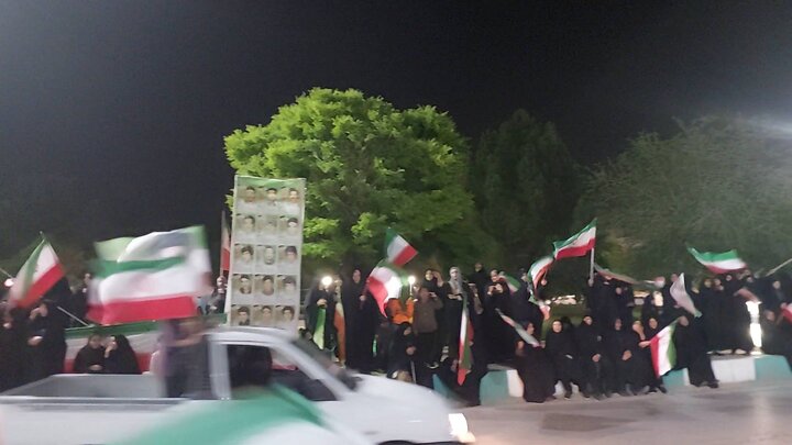 طنین «سلام فرمانده» در یزد؛ تجدید پیمان مردم شاهدیه با رهبر انقلاب