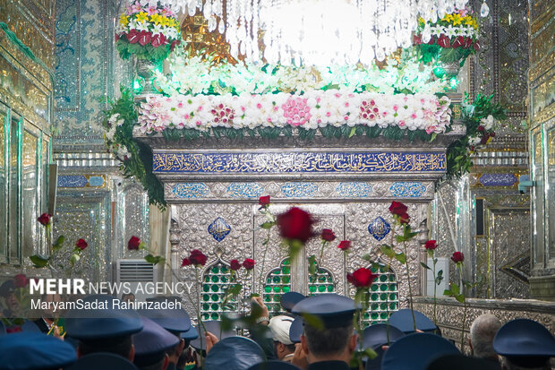 حرم مطهر شاهچراغ غرق در شادی میلاد امام رضا(ع)