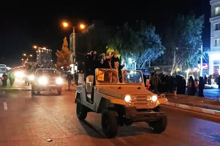 رژه نظامی بانوان زاهدانی در حمایت از ایران