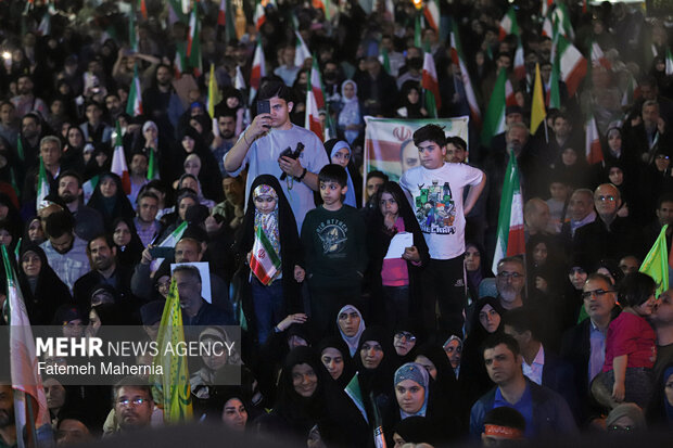 اجتماع حمایت از رزمندگان در مقابله با دشمن آمریکایی - صهیونی