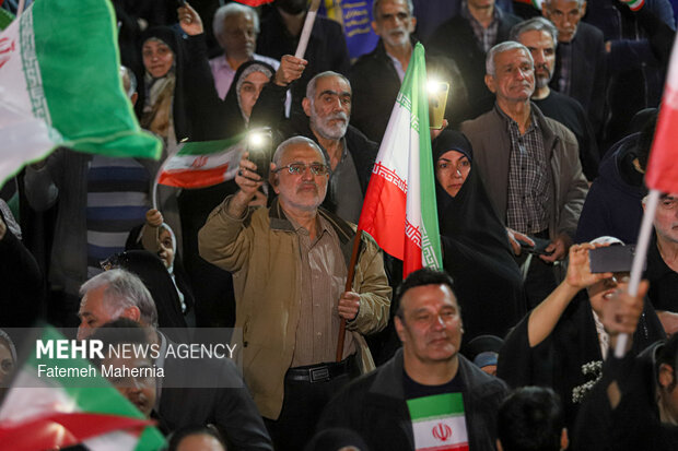 اجتماع حمایت از رزمندگان در مقابله با دشمن آمریکایی - صهیونی