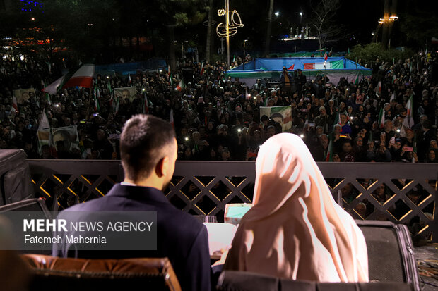 اجتماع حمایت از رزمندگان در مقابله با دشمن آمریکایی - صهیونی