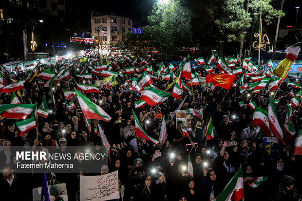 اجتماع حمایت از رزمندگان در مقابله با دشمن آمریکایی - صهیونی