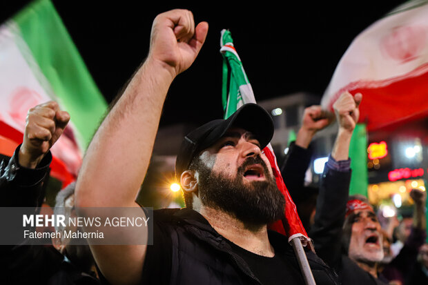 اجتماع حمایت از رزمندگان در مقابله با دشمن آمریکایی - صهیونی