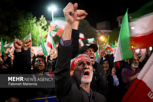 اجتماع حمایت از رزمندگان در مقابله با دشمن آمریکایی - صهیونی