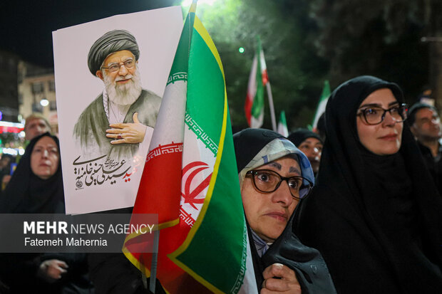 اجتماع حمایت از رزمندگان در مقابله با دشمن آمریکایی - صهیونی