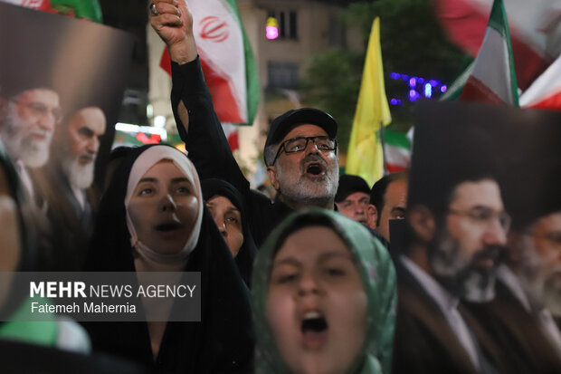 اجتماع حمایت از رزمندگان در مقابله با دشمن آمریکایی - صهیونی