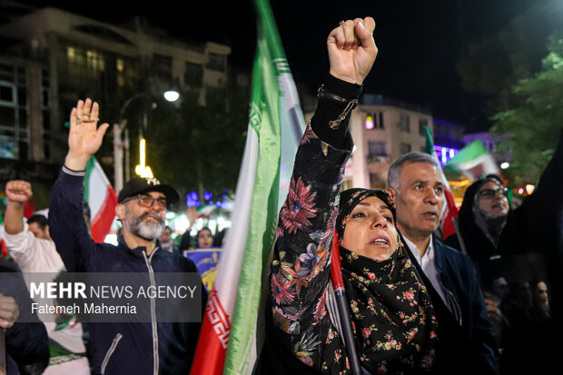 اجتماع حمایت از رزمندگان در مقابله با دشمن آمریکایی - صهیونی