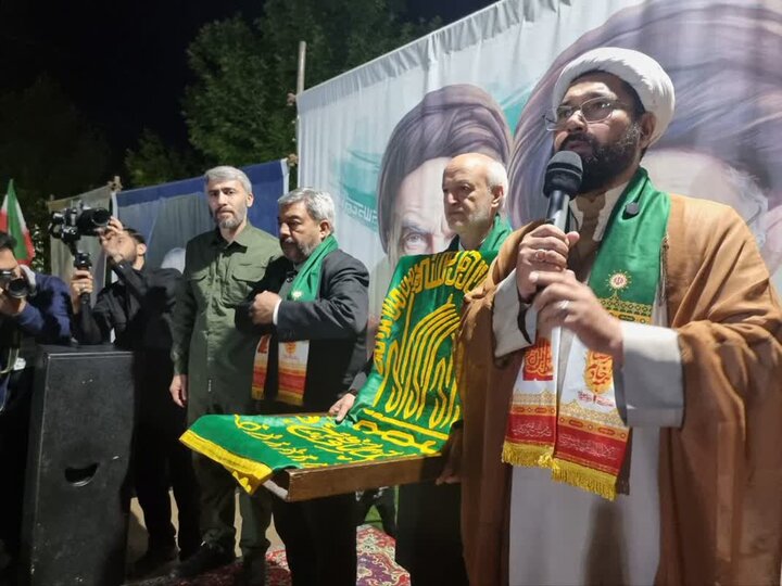 اجتماع امشب خرمآبادیها متبرک به پرچم حرم امام رضا(ع) شد