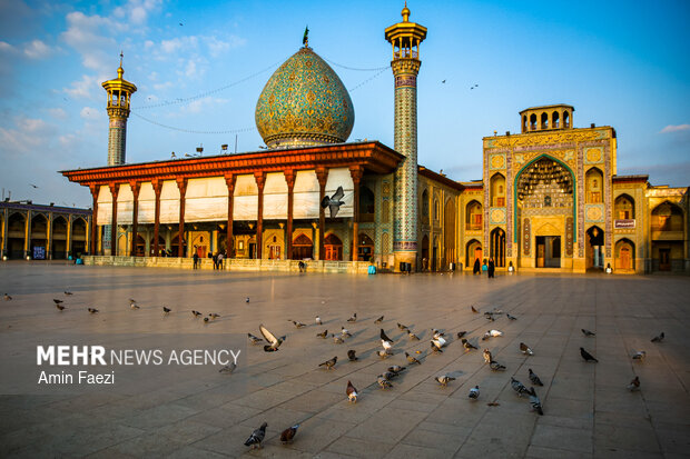 شاهچراغ (ع)؛ چراغ همیشه روشن ولایت در قلب ایران اسلامی شاهچراغ (ع)؛ چراغ همیشه روشن ولایت در قلب ایران اسلامی