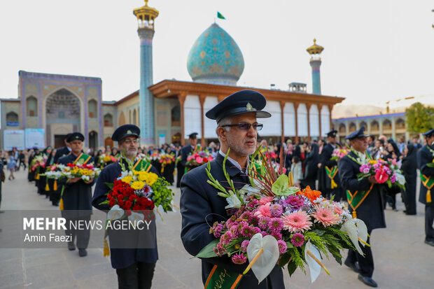 حرم مطهر شاهچراغ غرق در شادی میلاد امام رضا(ع)