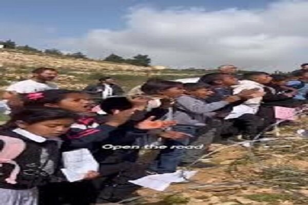 VIDEO: Palestinian children protest against siege on school