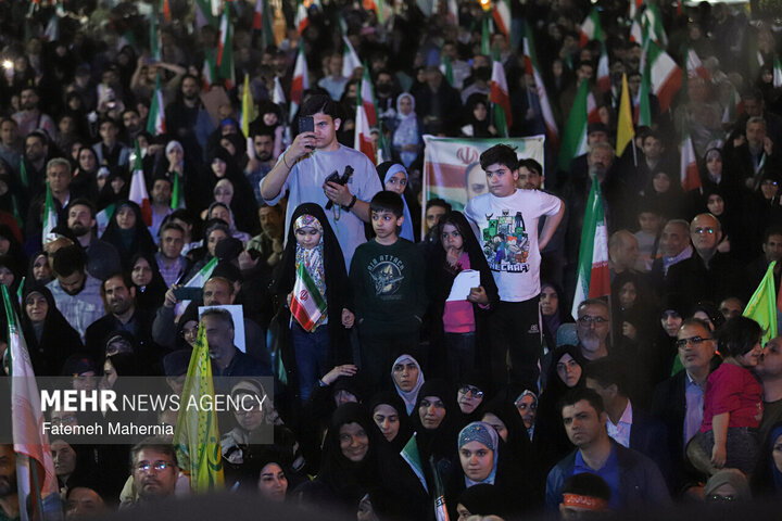 التجمعات الليلية الشعبية في الشوارع