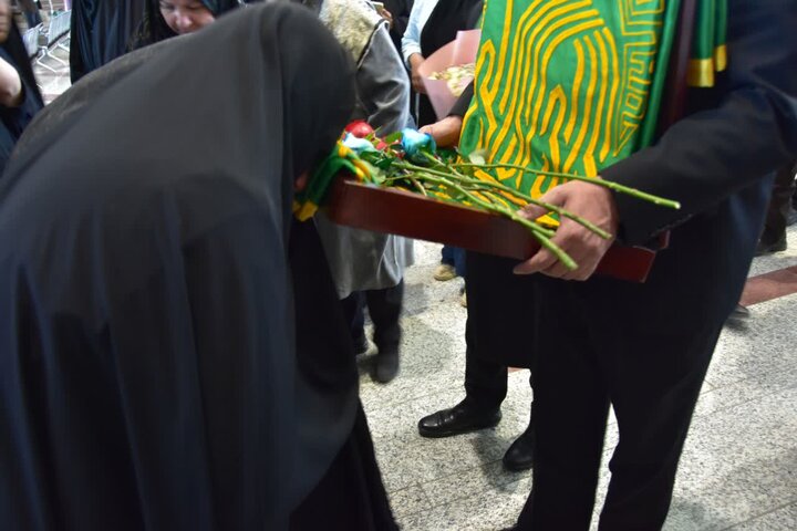 ورود کاروان خادمان حرم امام رضا (ع) به ایستگاه راه‌آهن کرمانشاه