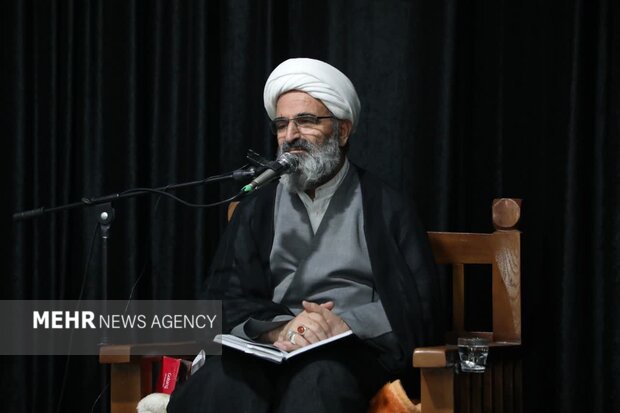 معلمان میراث‌دار هدایت انبیا هستند؛ ضرورت تبیین «غیرت ملی» برای جوانان