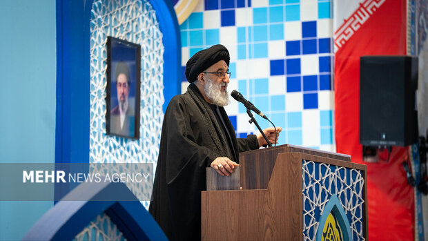 امام جمعه کرج: دشمن درمواجهه با ملت ایران دچار اشتباه محاسباتی شد امام جمعه کرج: دشمن درمواجهه با ملت ایران دچار اشتباه محاسباتی شد